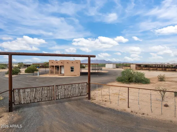 $950,000 | 49204 North 529th Avenue, Aguila, AZ 85320