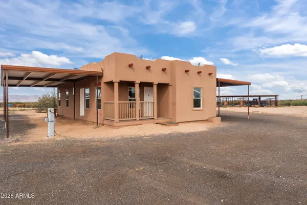$950,000 | 49204 North 529th Avenue, Aguila, AZ 85320