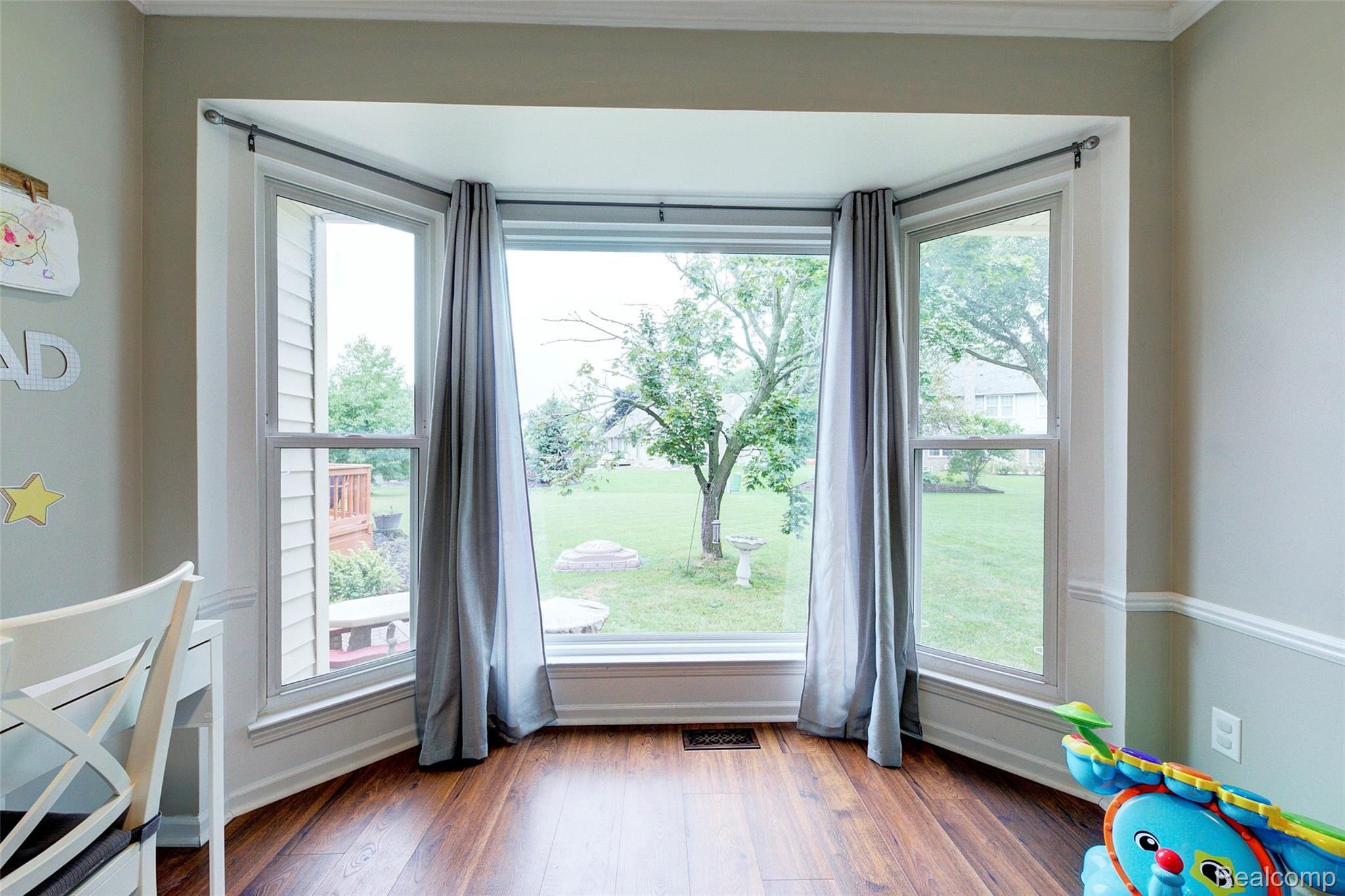 6853 Carlton Road Canton, MI 48187 - Photo 12 of 51 12 Dining Room.jpg
