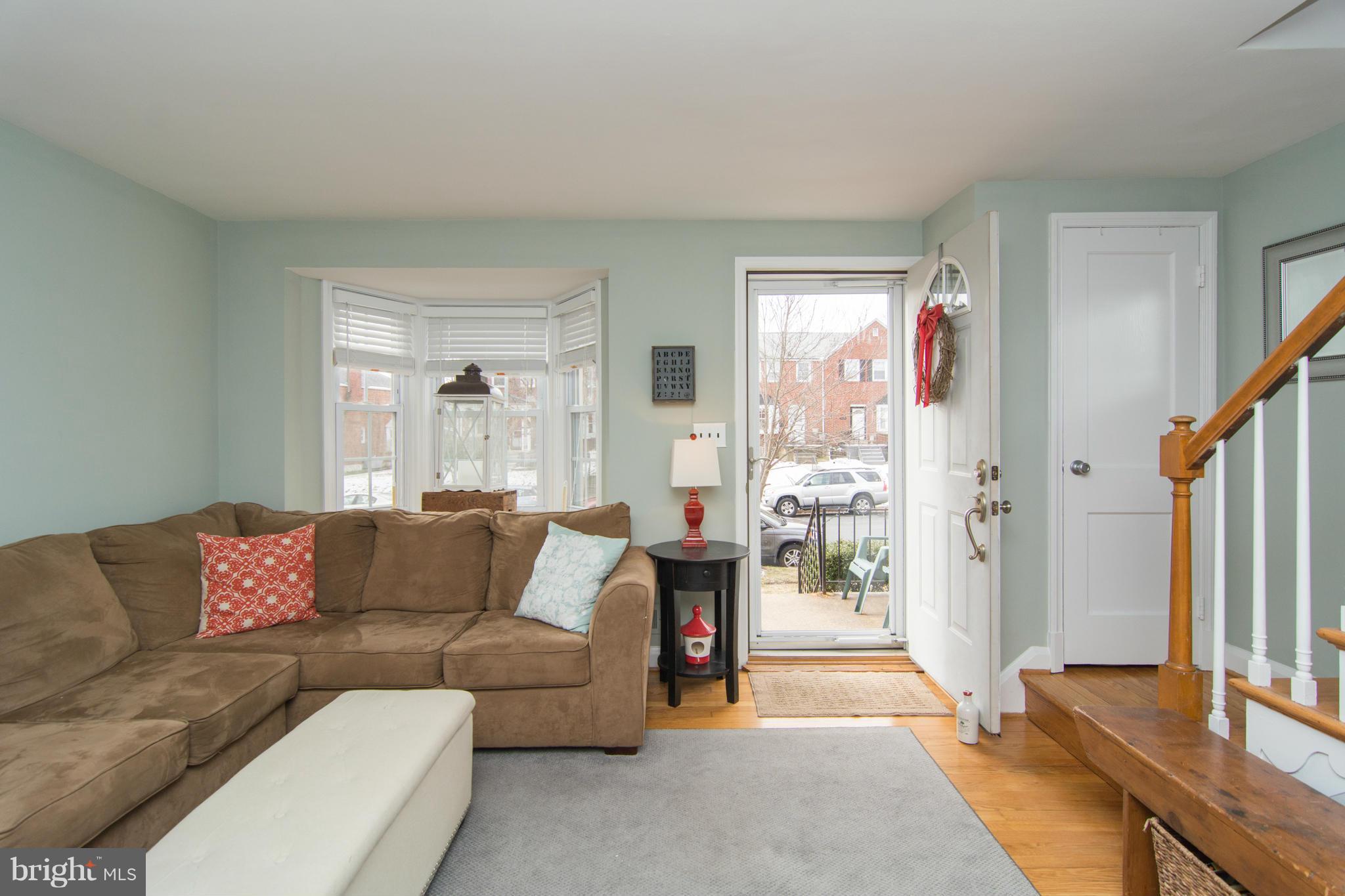 1642 Aberdeen Road Baltimore, MD 21286 - Photo 5 of 25 a living room with furniture and a couch