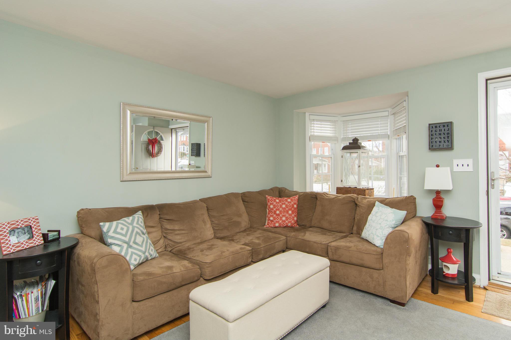 1642 Aberdeen Road Baltimore, MD 21286 - Photo 7 of 25 a living room with furniture and a couch