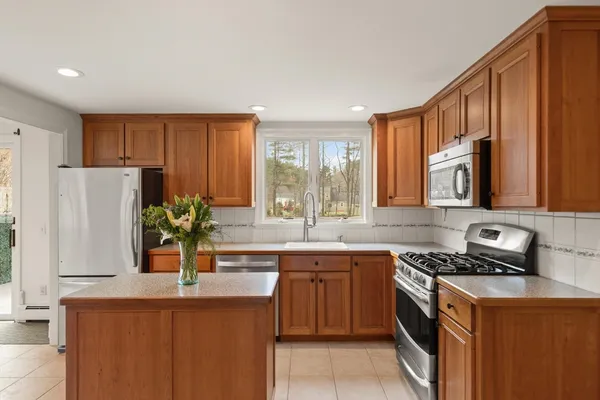 $879,900 | 9 Meadowview Road, Topsfield, MA 01983