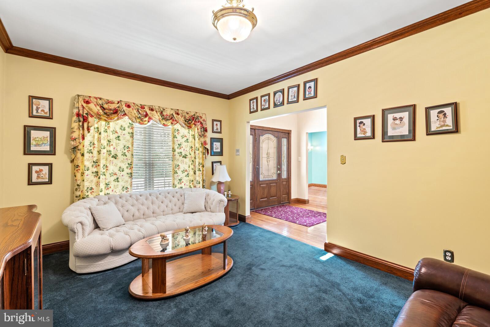 463 Lewistown Road Columbus, NJ 08022 - Photo 8 of 56 Formal Living Room
