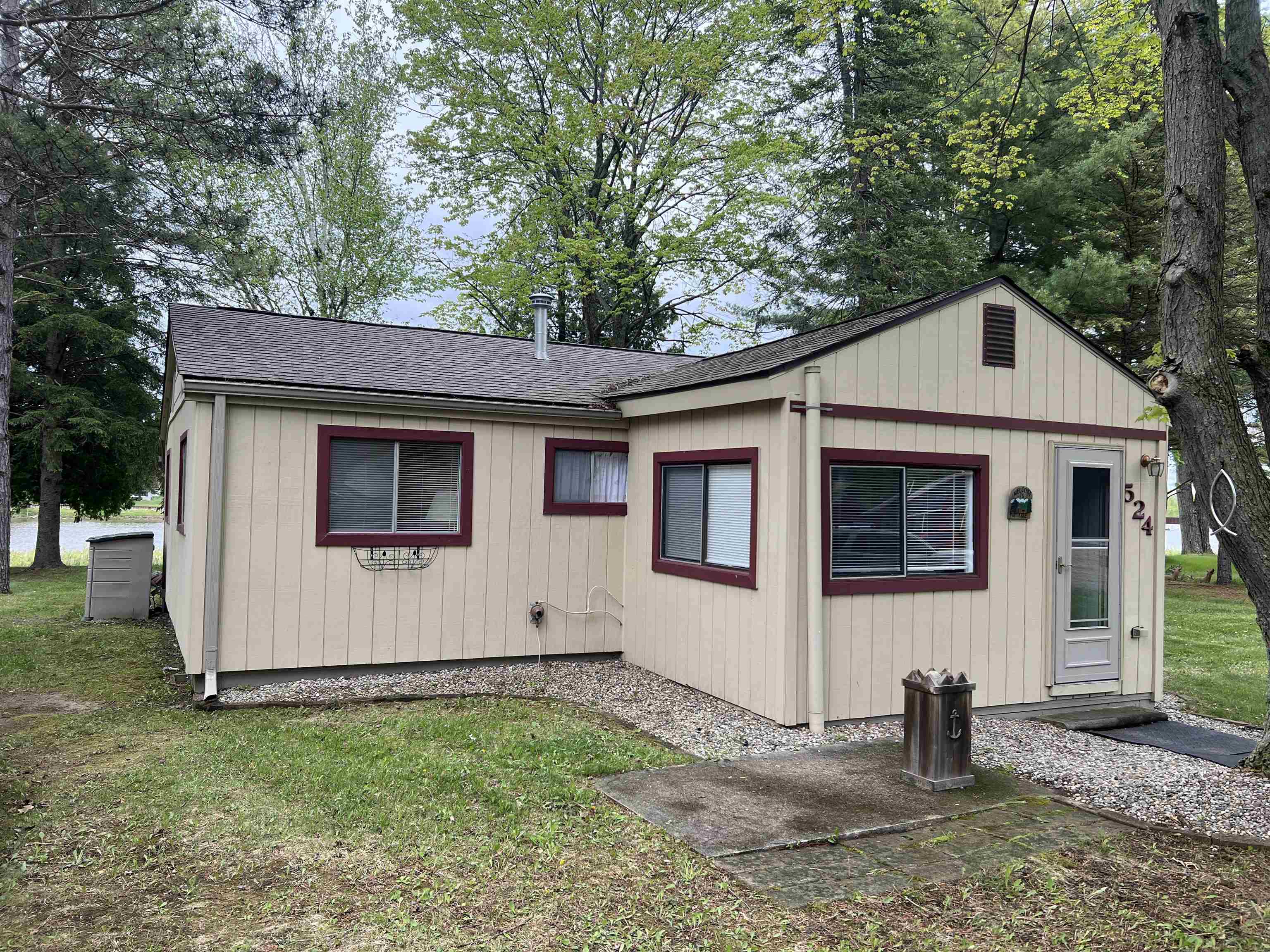 524 Hilo Road Gladwin, MI 48624 - Photo 4 of 49