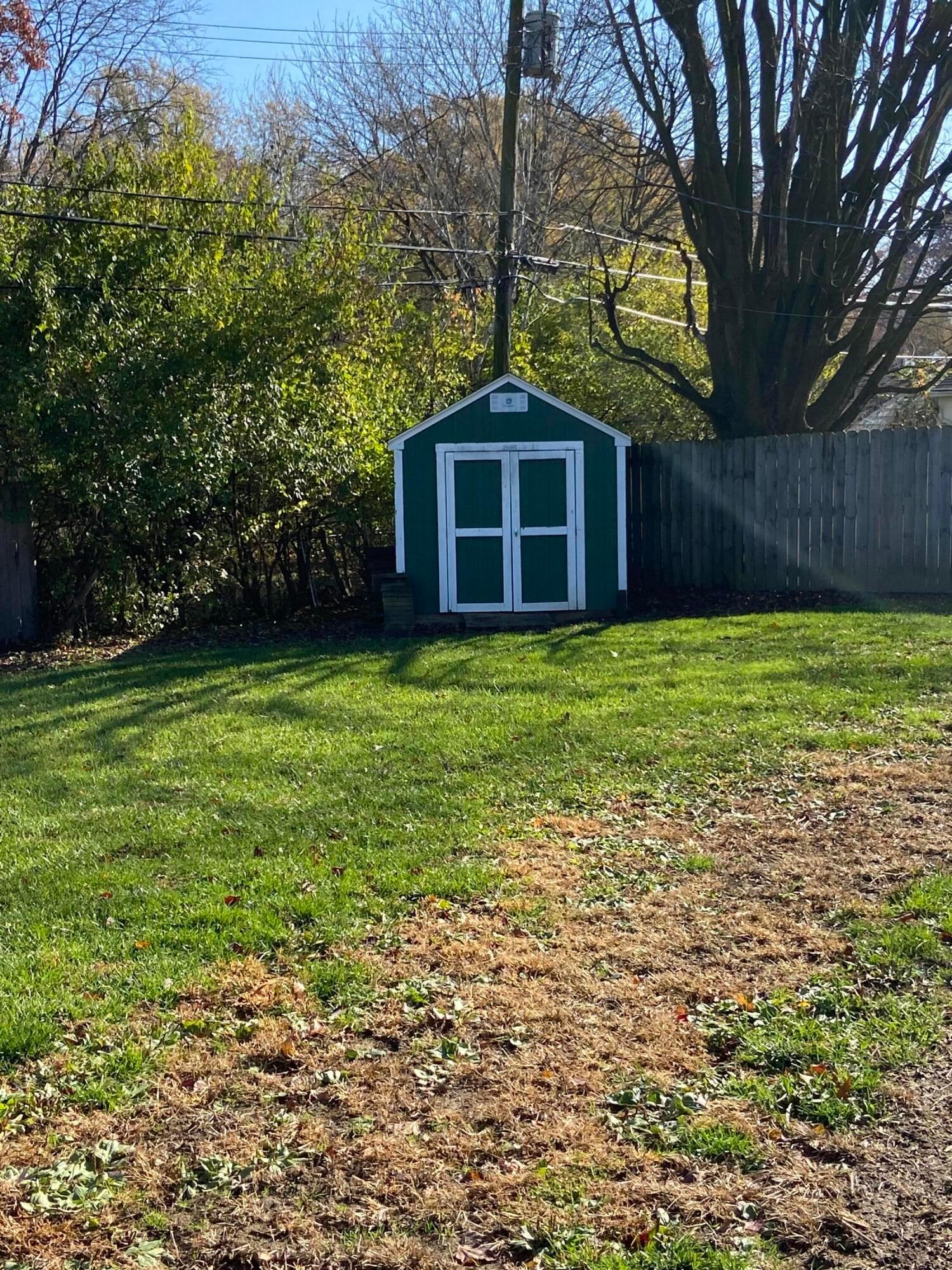 5318 Eisenhower Road Columbus, OH 43229 - Photo 8 of 27 shed