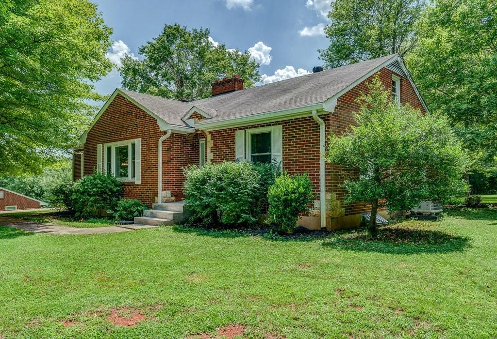 11885 Hardy Road Hardy, VA 24101 - Photo 3 of 48 a front view of house with yard and green space