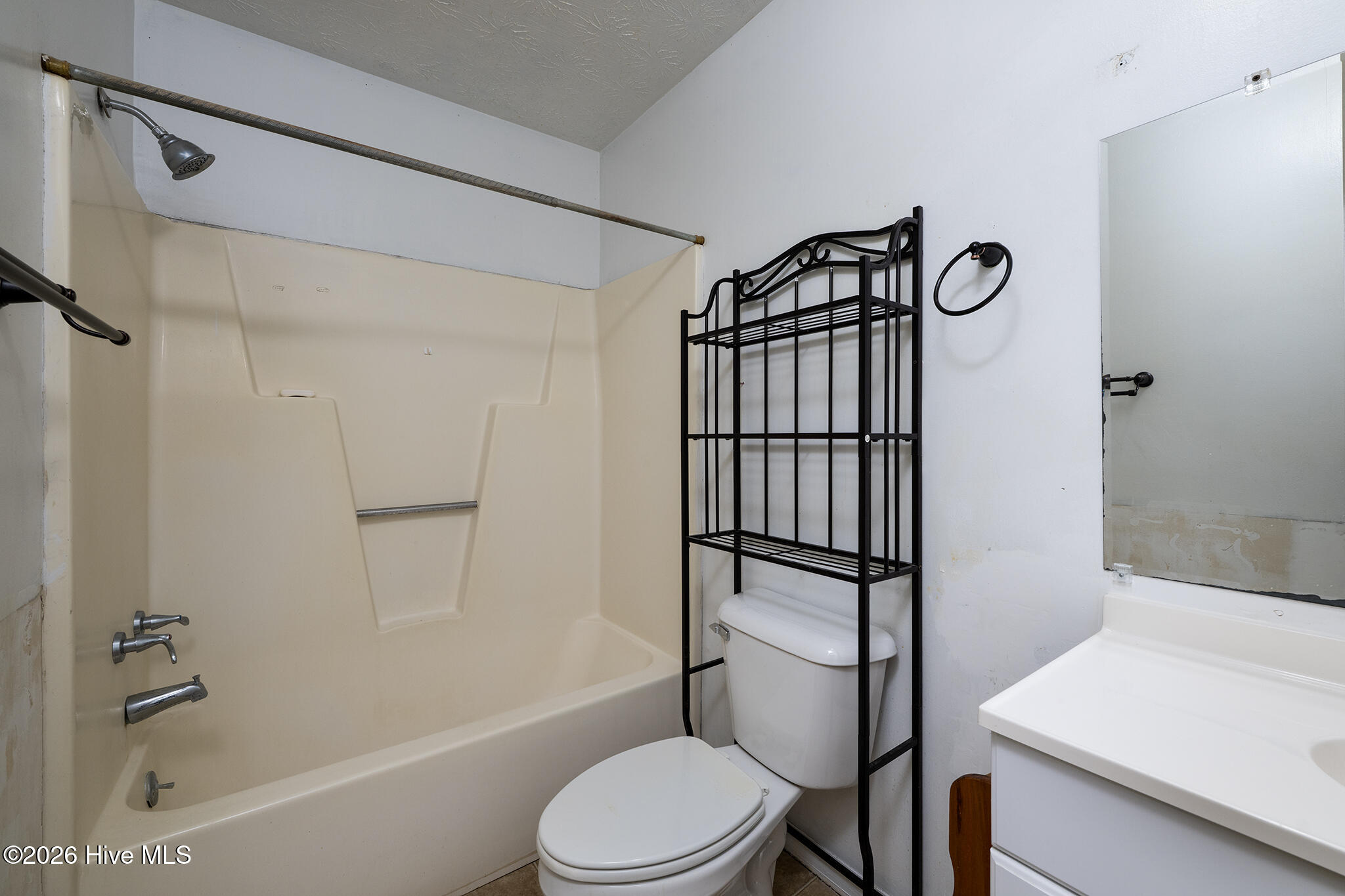 2013 Ridge Road New Bern, NC 28560 - Photo 27 of 42 Guest Bathroom
