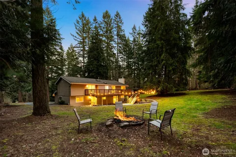 a view of a roof deck with wooden floor and fence