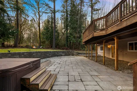 a view of a backyard with pathway