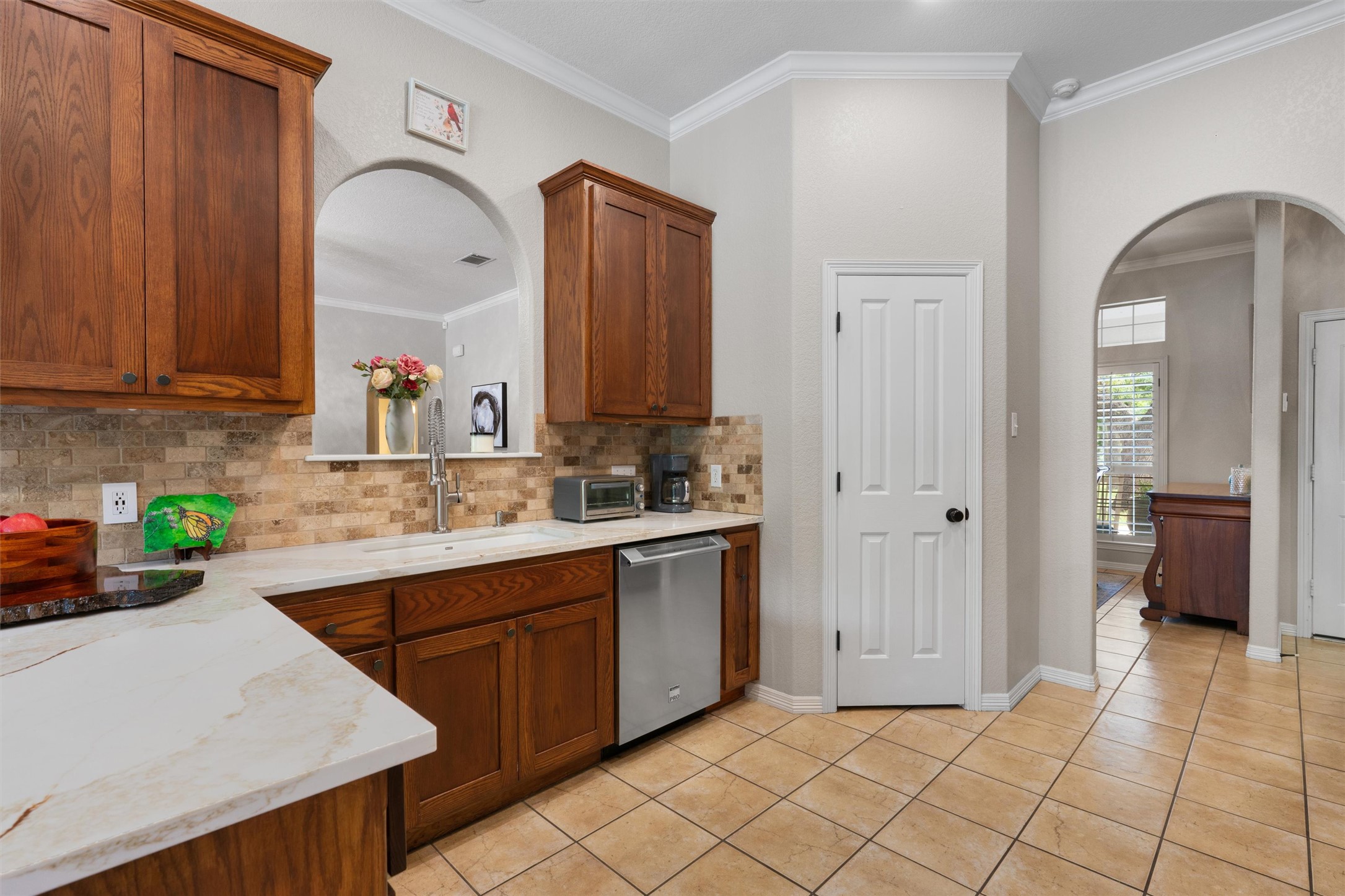 223 East Ridgewood Road Georgetown, TX 78633 - Photo 10 of 40 Upgraded countertops add to this beautiful kitchen