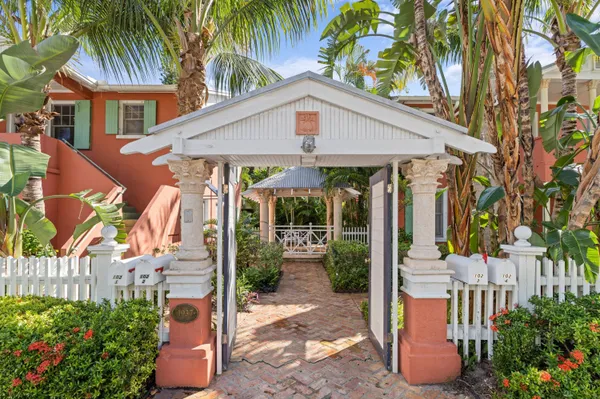 $4,500 | 102 Southeast 7th Avenue, Unit VILLA 4, Delray Beach, FL 33483