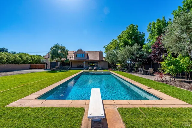 $4,500,000 | 466 Pratt Avenue, St. Helena, CA 94574