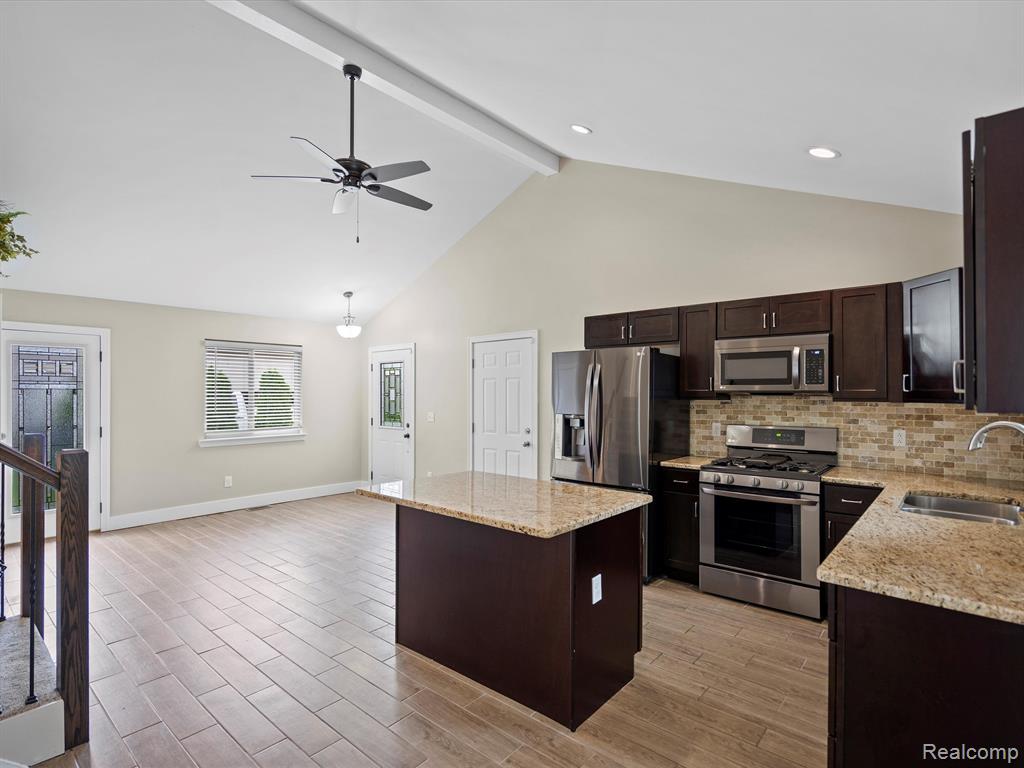 355 North Hospital Road Waterford, MI 48327 - Photo 7 of 23 Gallery Image 7
