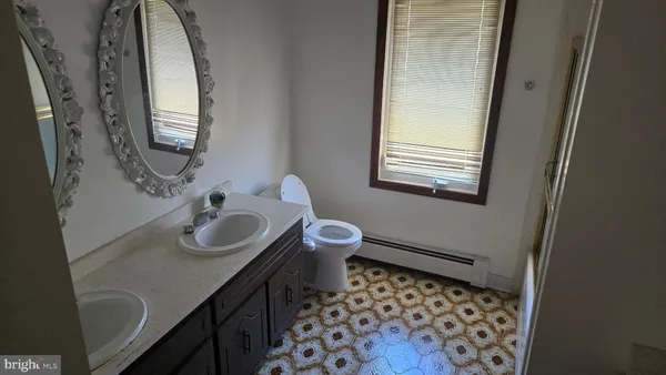 $645,000 | 919 Somerset Drive, Toms River, NJ 08753