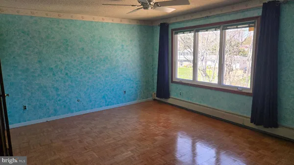 $645,000 | 919 Somerset Drive, Toms River, NJ 08753