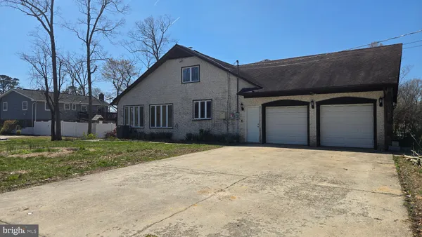 $645,000 | 919 Somerset Drive, Toms River, NJ 08753