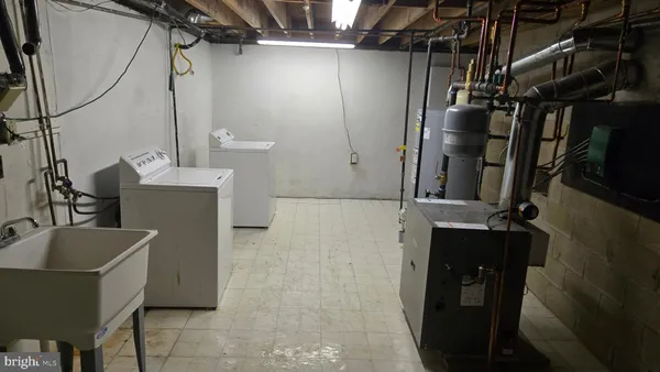 $645,000 | 919 Somerset Drive, Toms River, NJ 08753