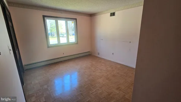 $645,000 | 919 Somerset Drive, Toms River, NJ 08753