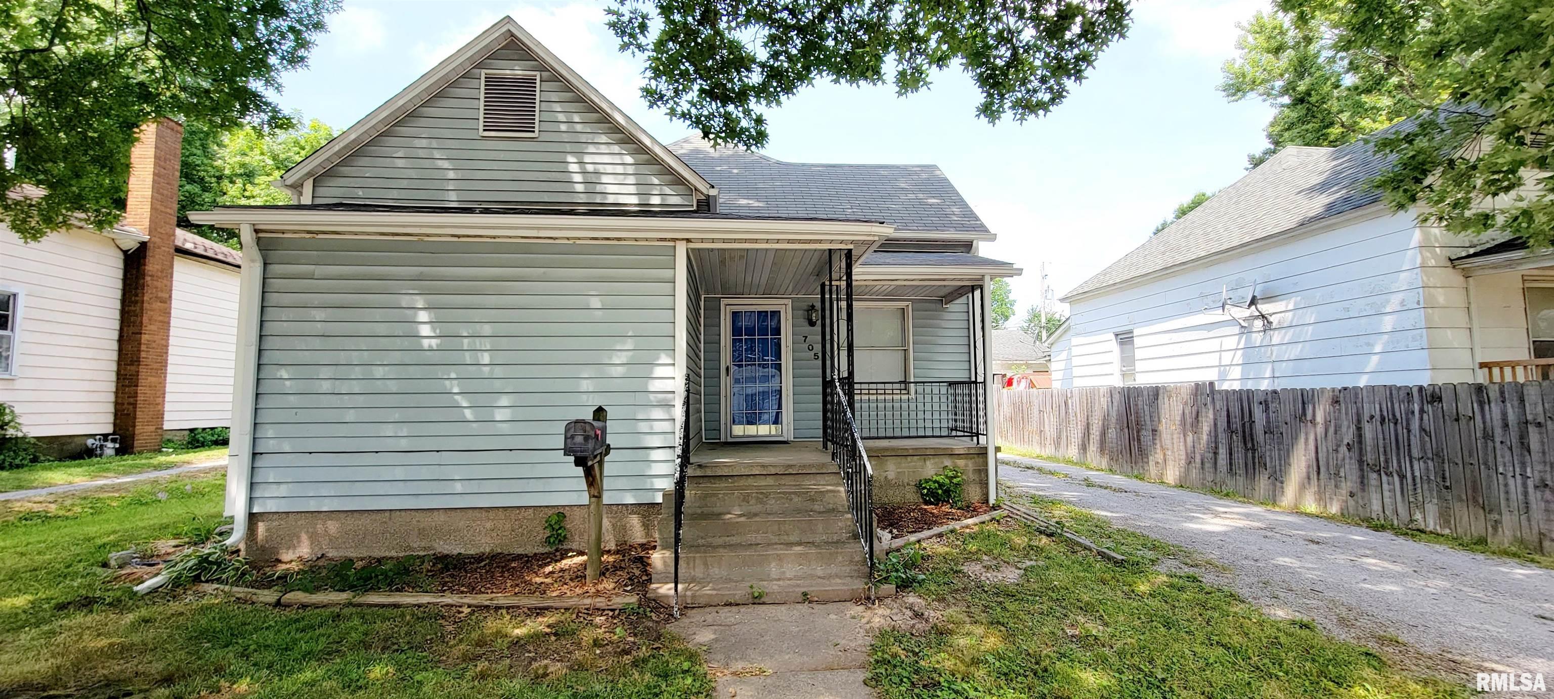 705 South 11th Street Herrin, IL 62948 - Photo 1 of 20