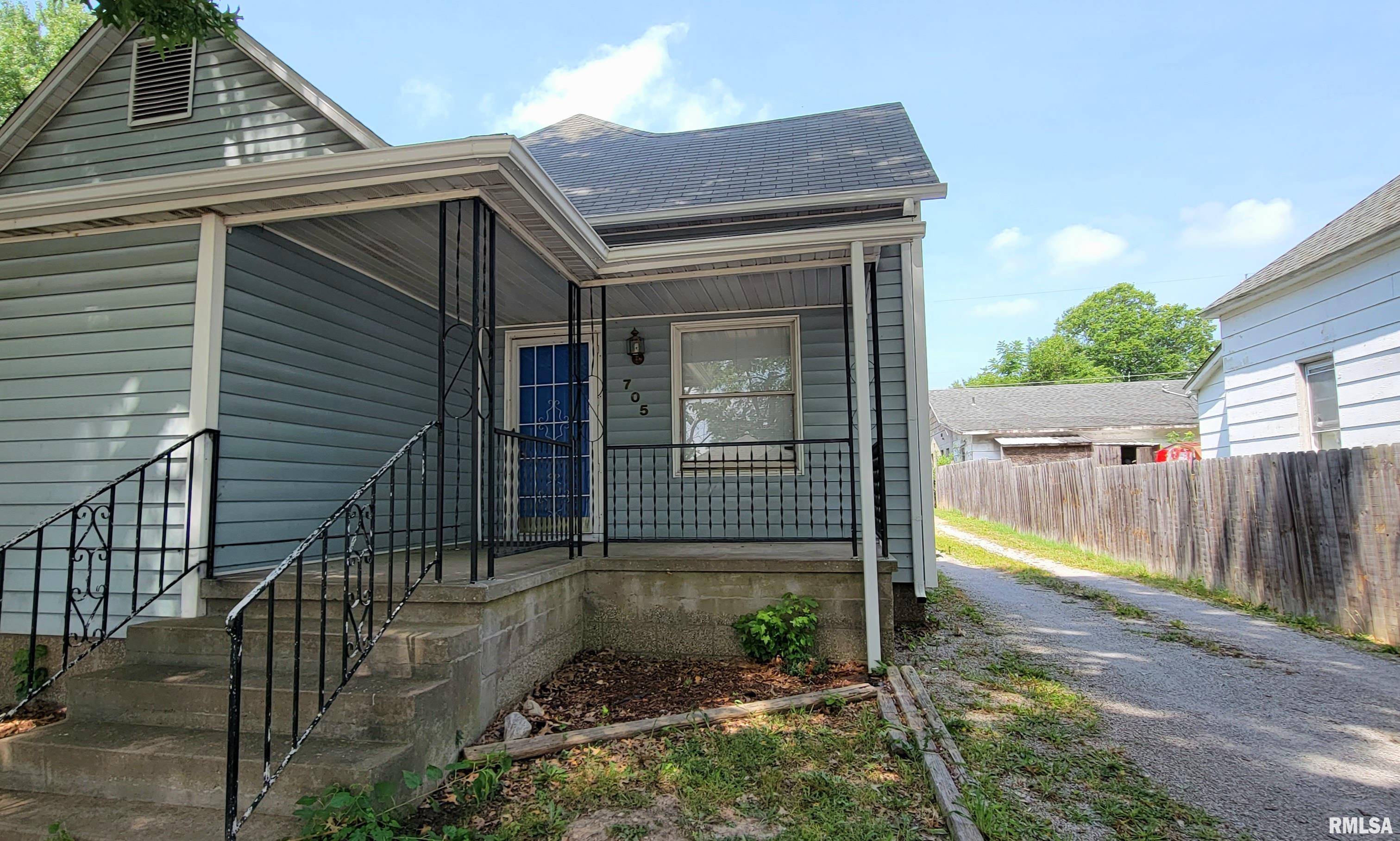 705 South 11th Street Herrin, IL 62948 - Photo 2 of 20