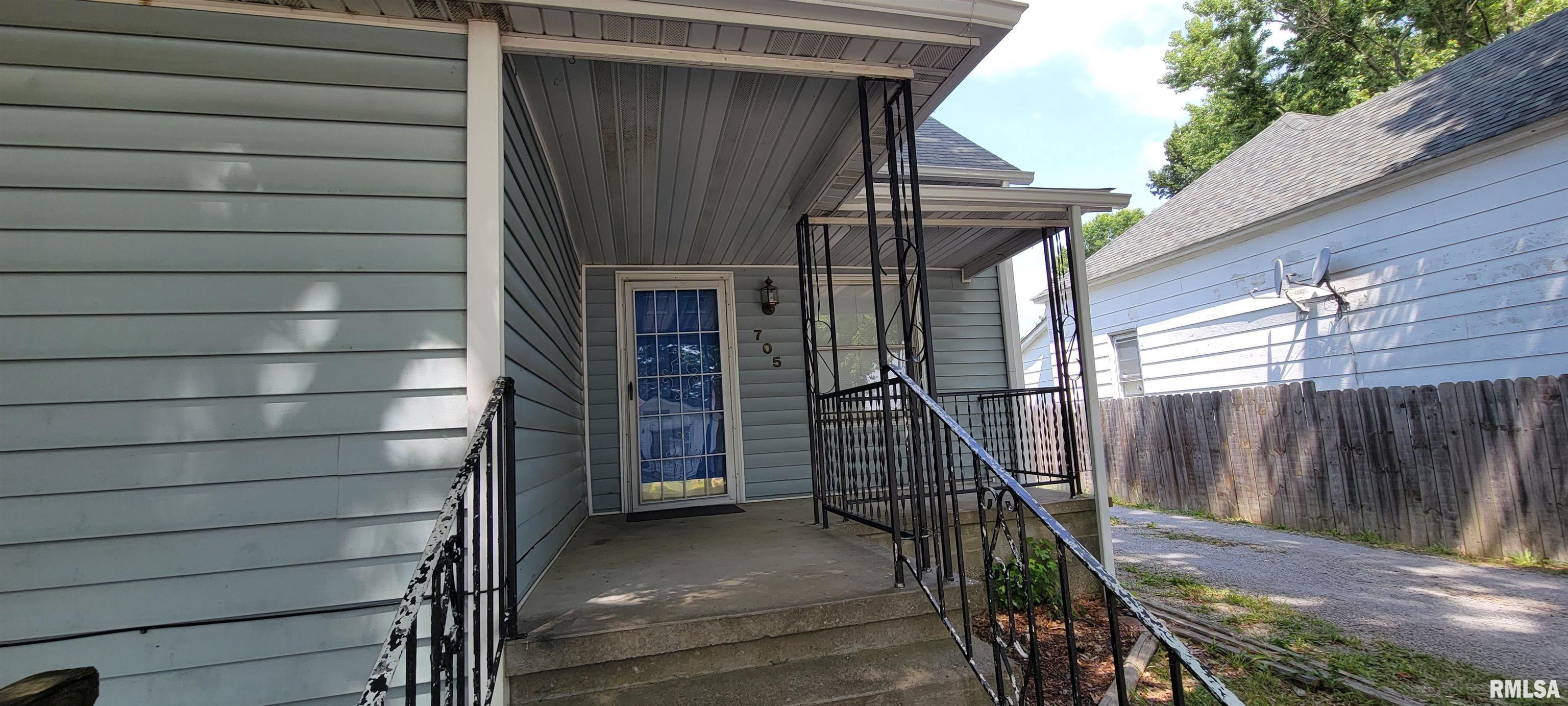 705 South 11th Street Herrin, IL 62948 - Photo 3 of 20