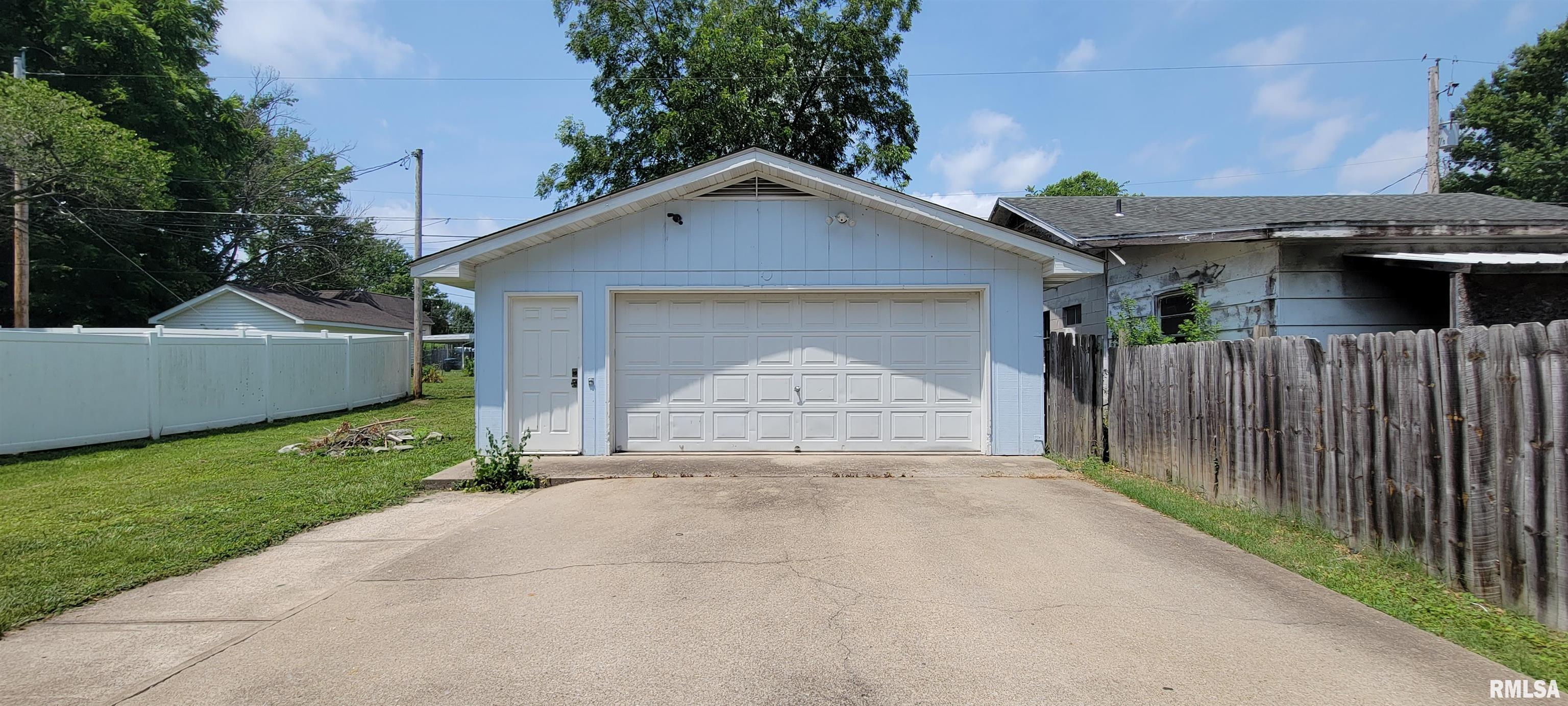 705 South 11th Street Herrin, IL 62948 - Photo 4 of 20