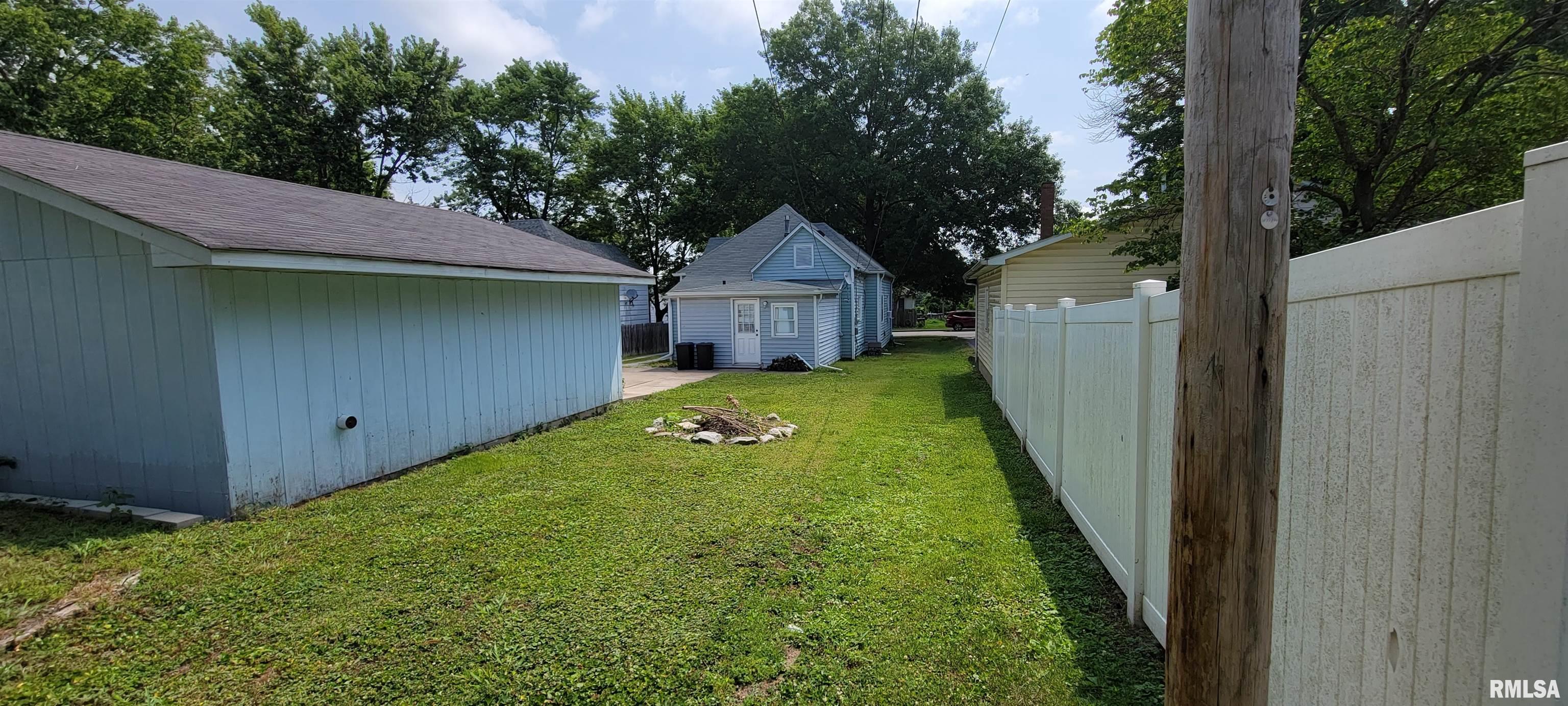 705 South 11th Street Herrin, IL 62948 - Photo 5 of 20