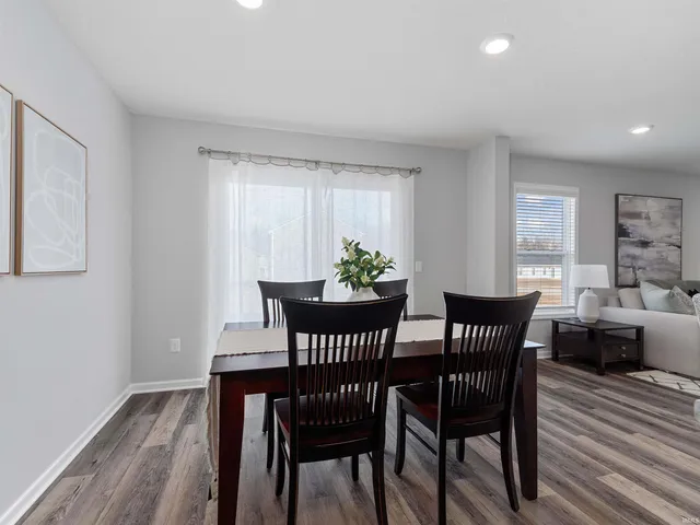 $303,961 | 803 Noble Creek Parkway, Kendallville, IN 46755