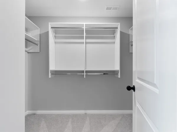 $304,671 | 803 Noble Creek Parkway, Kendallville, IN 46755