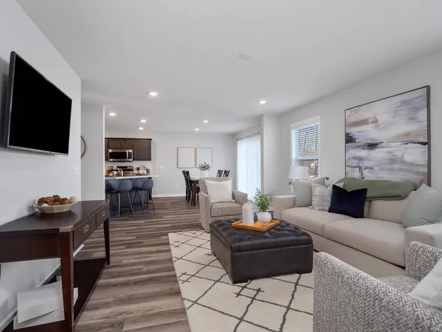 $303,961 | 803 Noble Creek Parkway, Kendallville, IN 46755