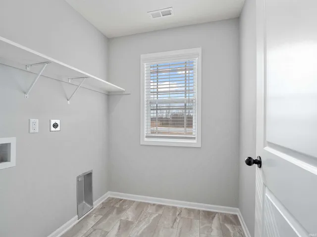 $303,961 | 803 Noble Creek Parkway, Kendallville, IN 46755