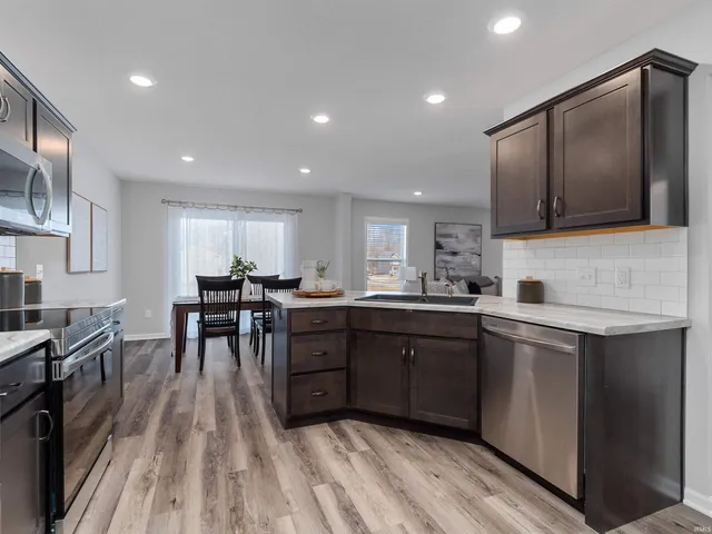 $303,961 | 803 Noble Creek Parkway, Kendallville, IN 46755