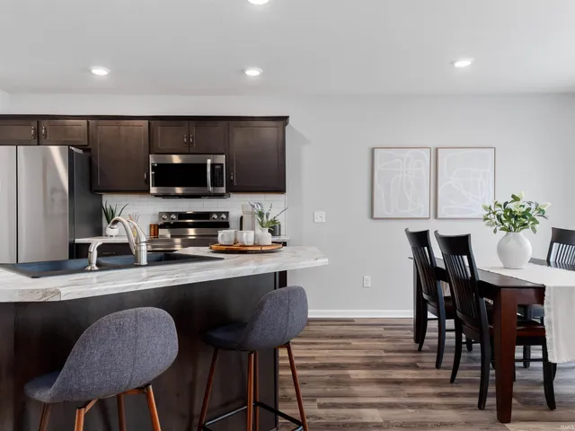 $303,961 | 803 Noble Creek Parkway, Kendallville, IN 46755