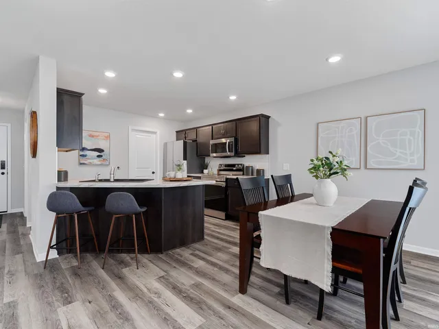 $303,961 | 803 Noble Creek Parkway, Kendallville, IN 46755