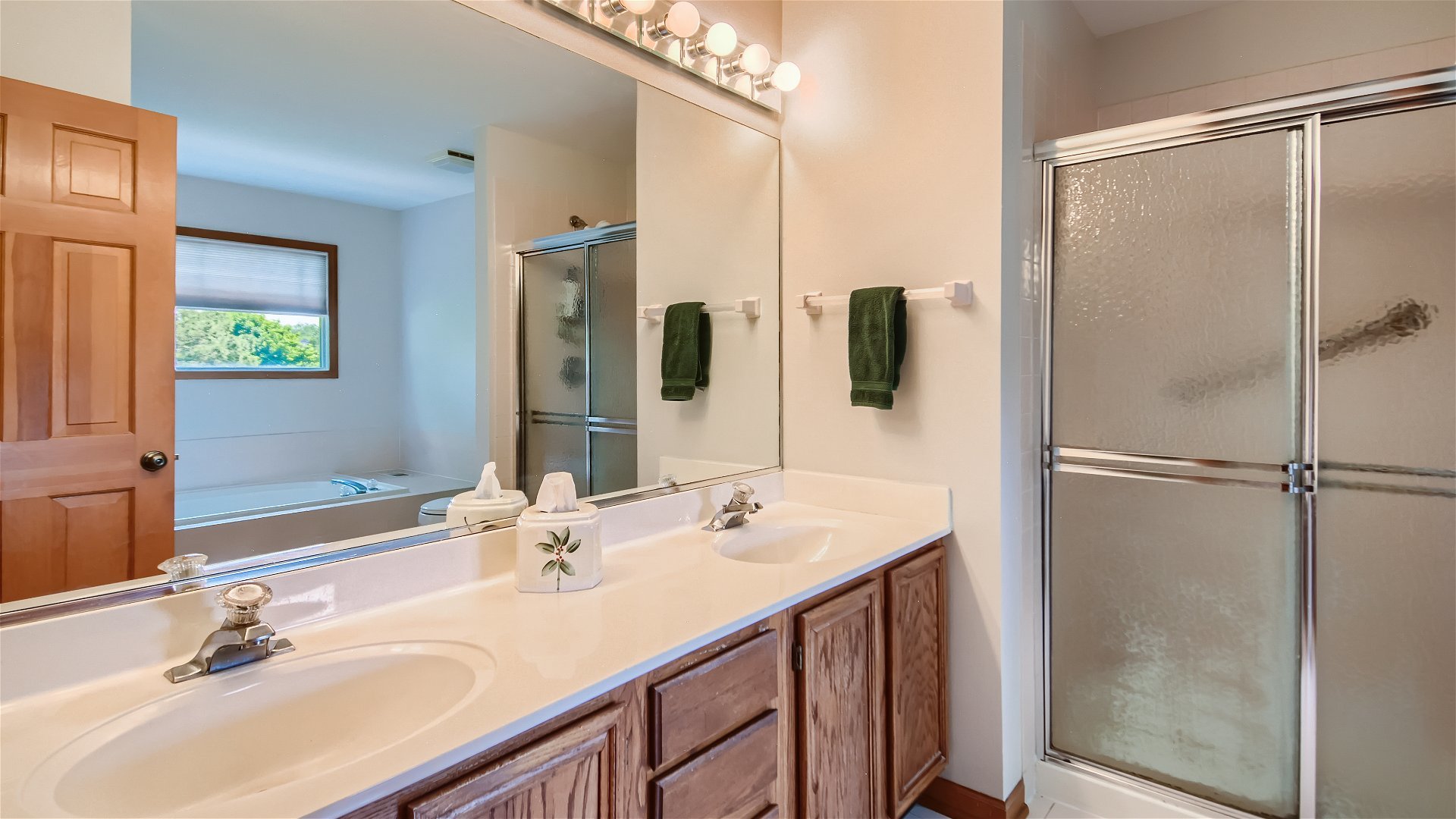 1840 Nicholson Drive Hoffman Estates, IL 60192 - Photo 17 of 28 a bathroom with a sink and a mirror