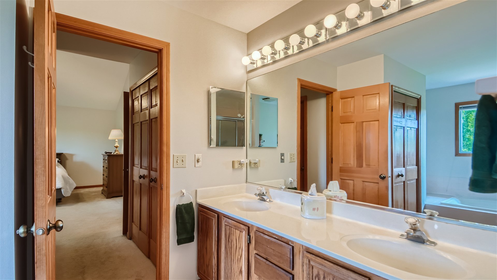 1840 Nicholson Drive Hoffman Estates, IL 60192 - Photo 18 of 28 a en suite bathroom with a double vanity sink mirror and a shower