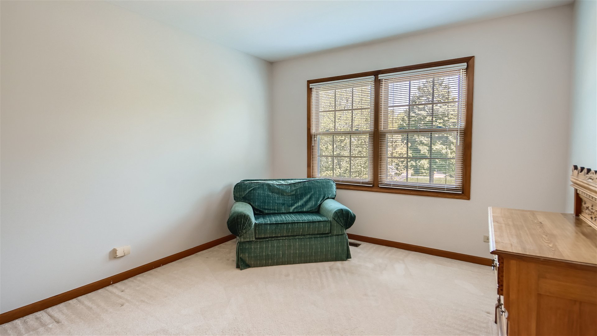 1840 Nicholson Drive Hoffman Estates, IL 60192 - Photo 20 of 28 an living room with a couch and a window