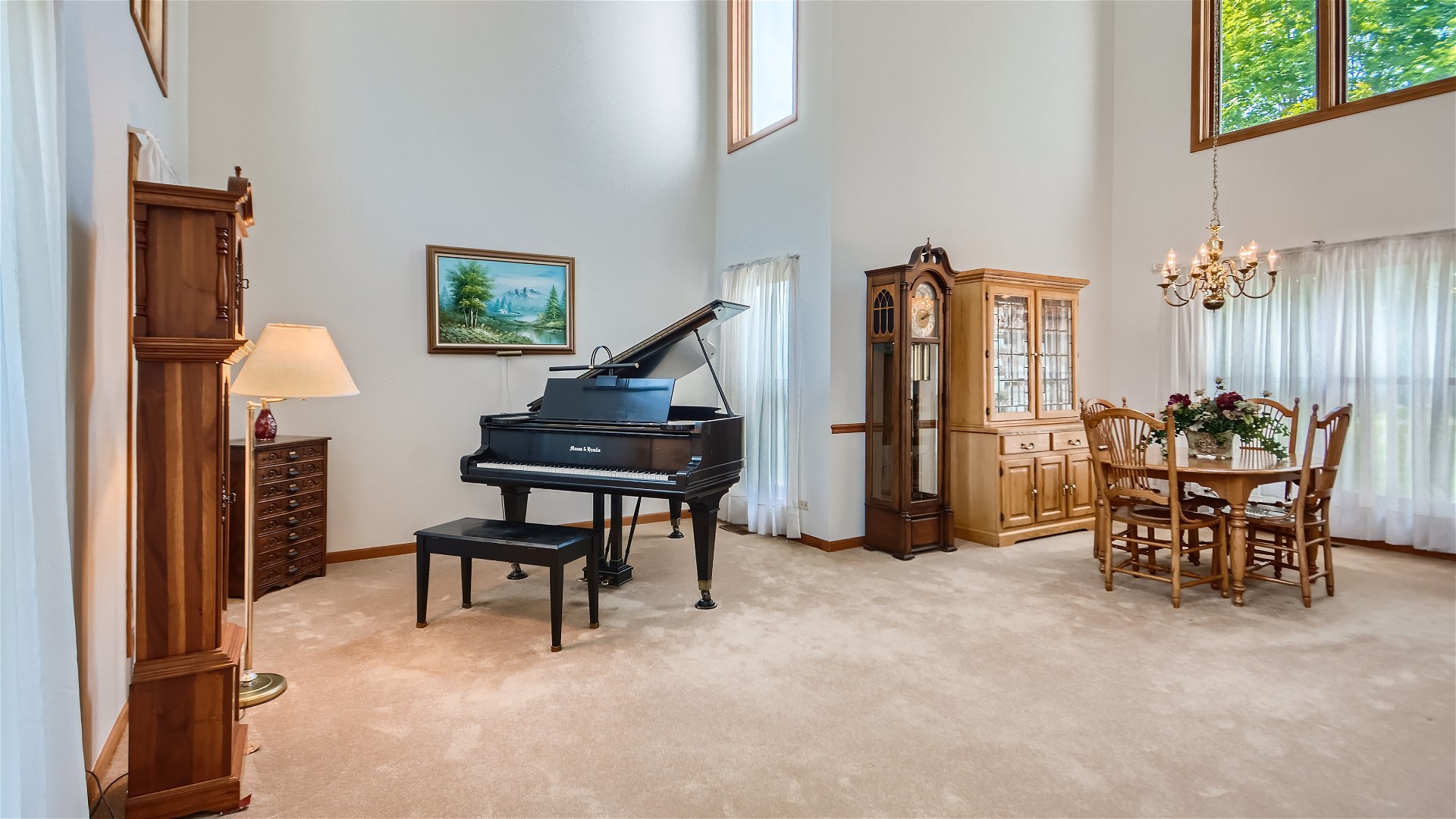1840 Nicholson Drive Hoffman Estates, IL 60192 - Photo 3 of 28 a view of a livingroom with furniture and window