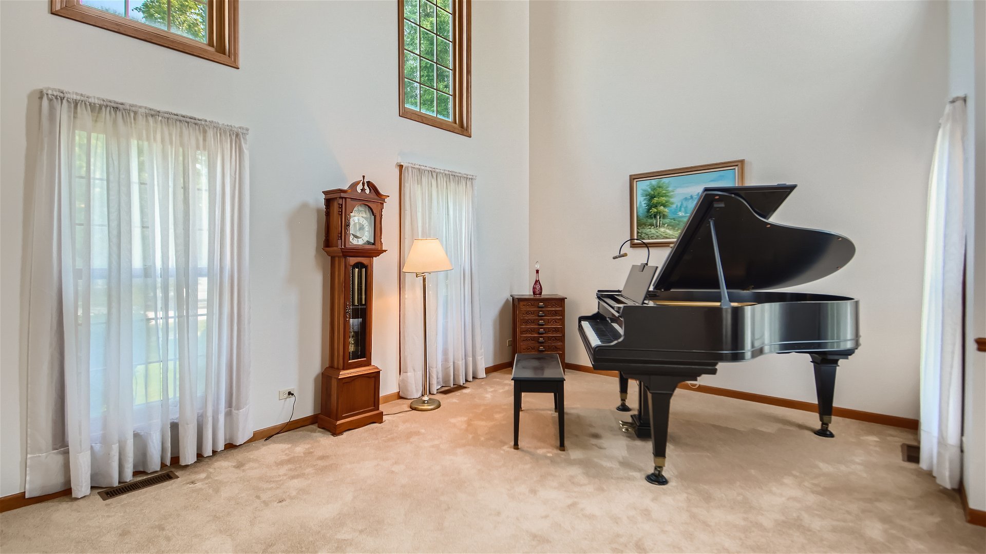 1840 Nicholson Drive Hoffman Estates, IL 60192 - Photo 4 of 28 a living room with furniture