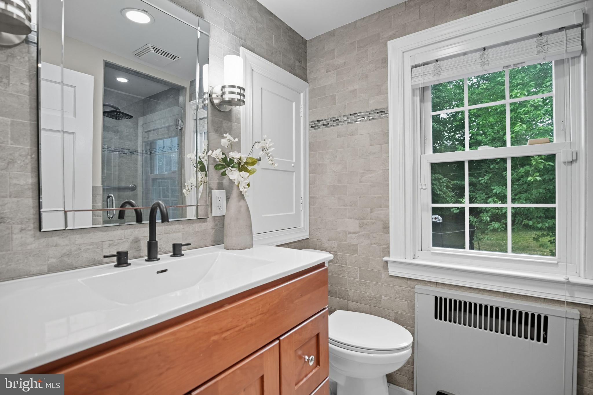 615 Mulford Road Wyncote, PA 19095 - Photo 21 of 32 Primary bathroom