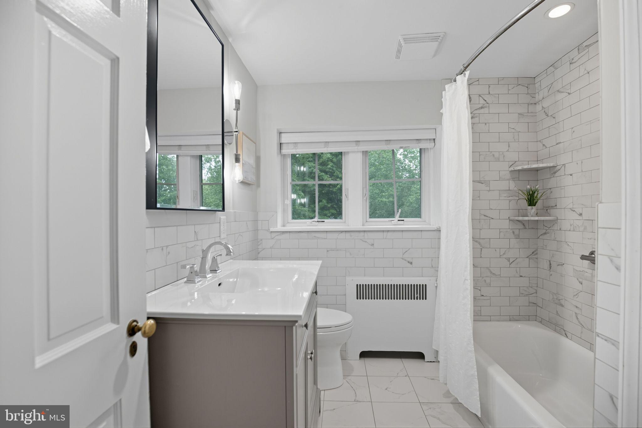 615 Mulford Road Wyncote, PA 19095 - Photo 24 of 32 Hall Bathroom with tub shower