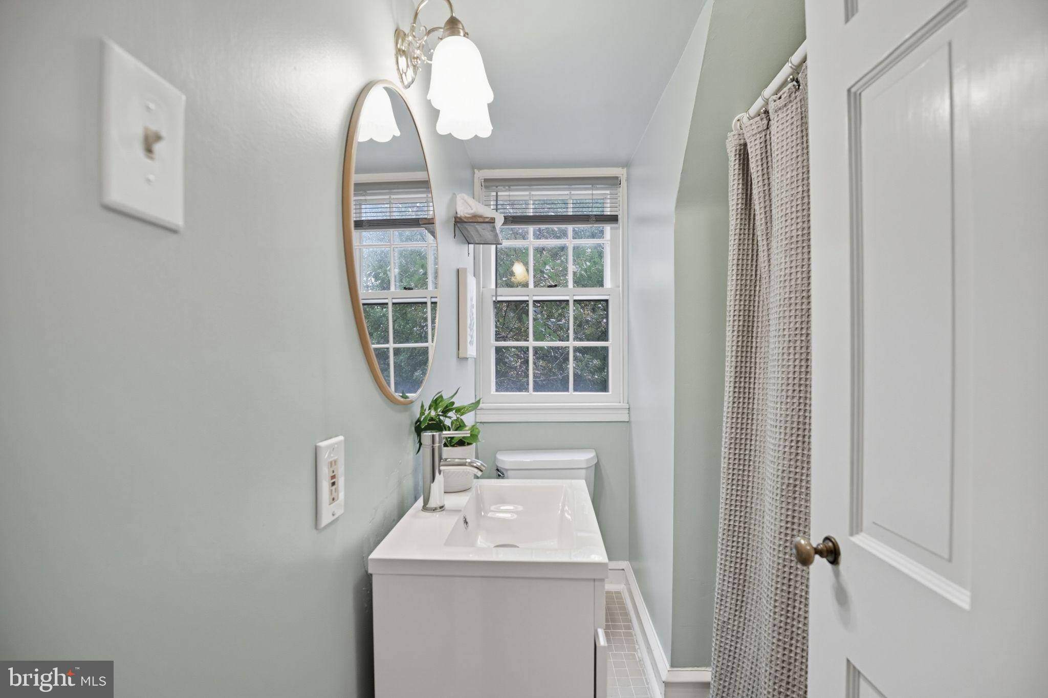 615 Mulford Road Wyncote, PA 19095 - Photo 26 of 32 Full Bath in rear of the home (au pair suite)