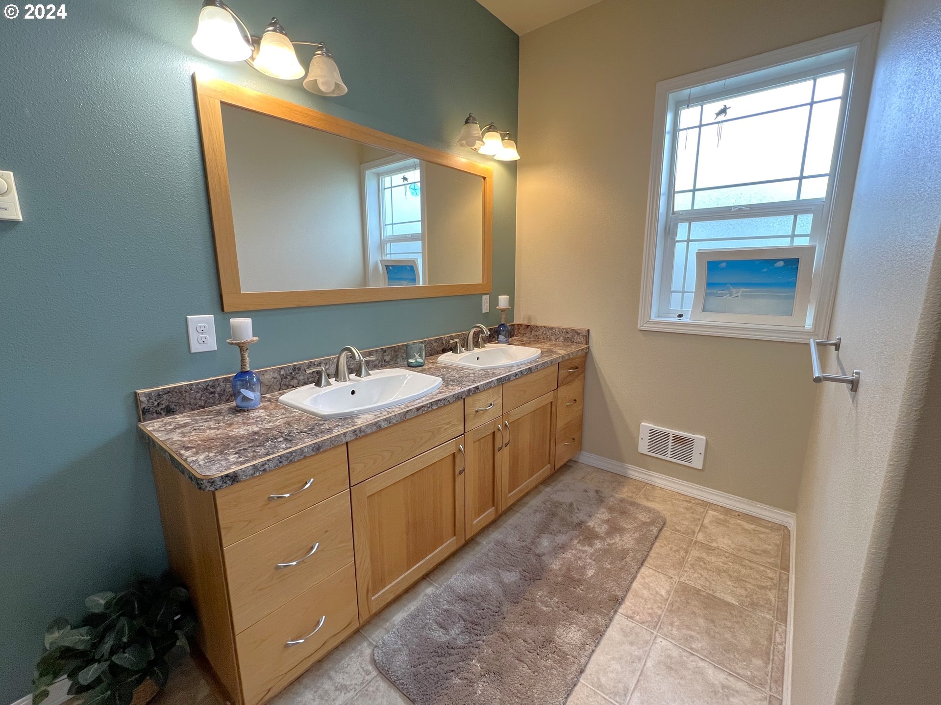 2375 Arthur Drive Reedsport, OR 97467 - Photo 16 of 35 Owner's Suite Bathroom