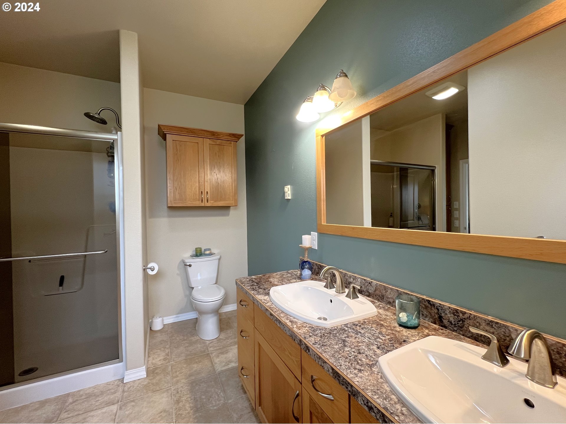 2375 Arthur Drive Reedsport, OR 97467 - Photo 17 of 35 Owner's Suite Bathroom