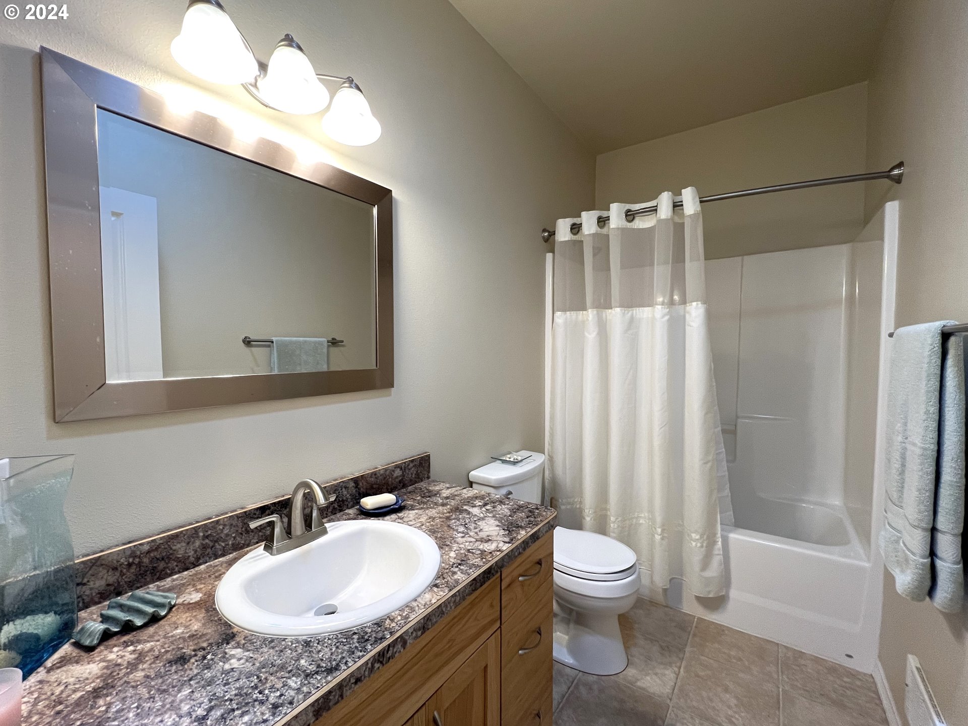 2375 Arthur Drive Reedsport, OR 97467 - Photo 21 of 35 Bathroom