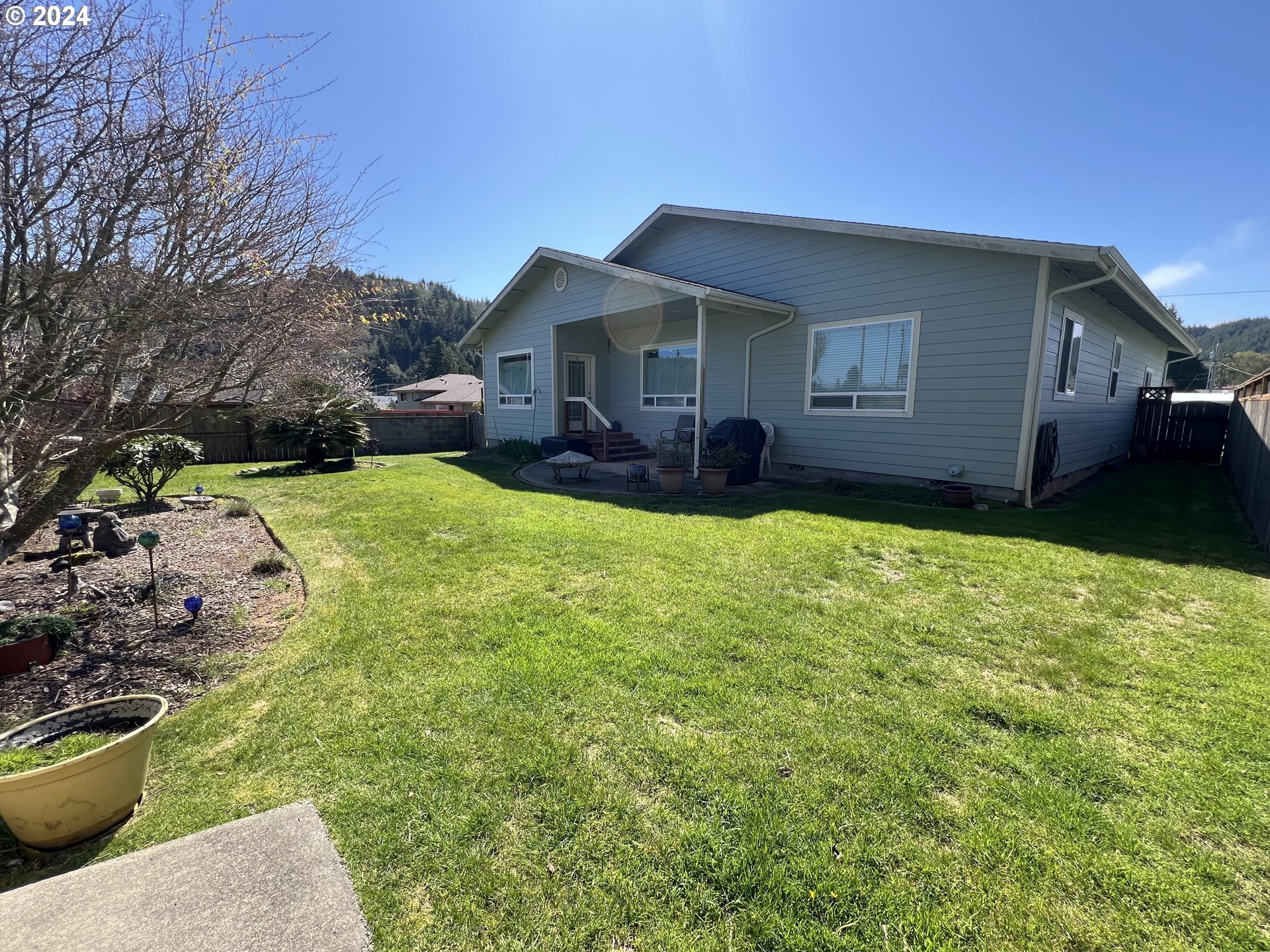 2375 Arthur Drive Reedsport, OR 97467 - Photo 25 of 35 Backyard