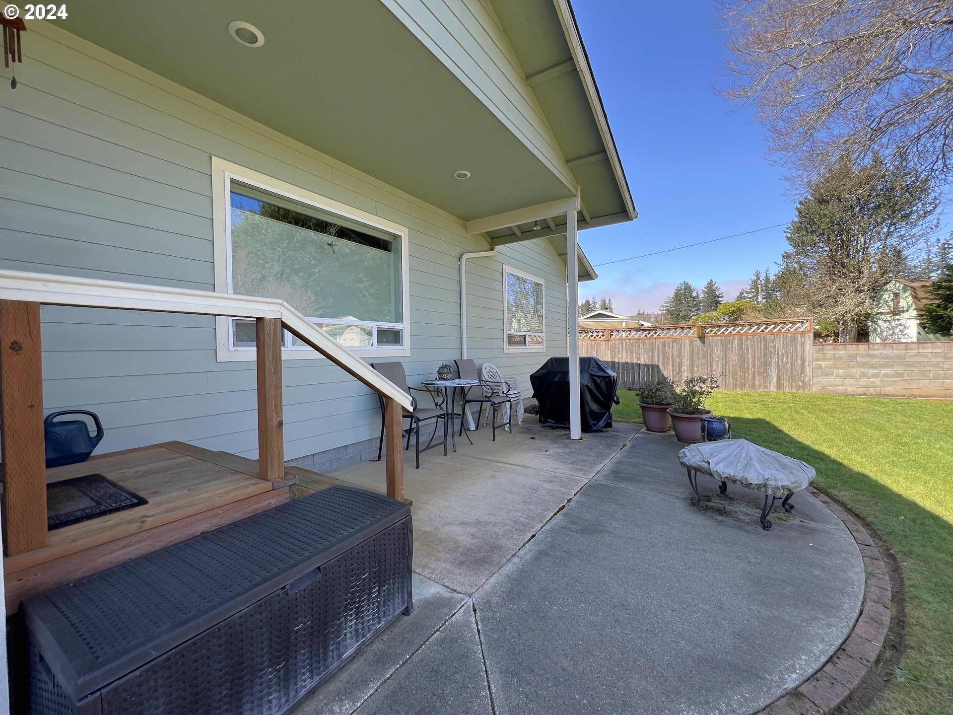 2375 Arthur Drive Reedsport, OR 97467 - Photo 26 of 35 Patio