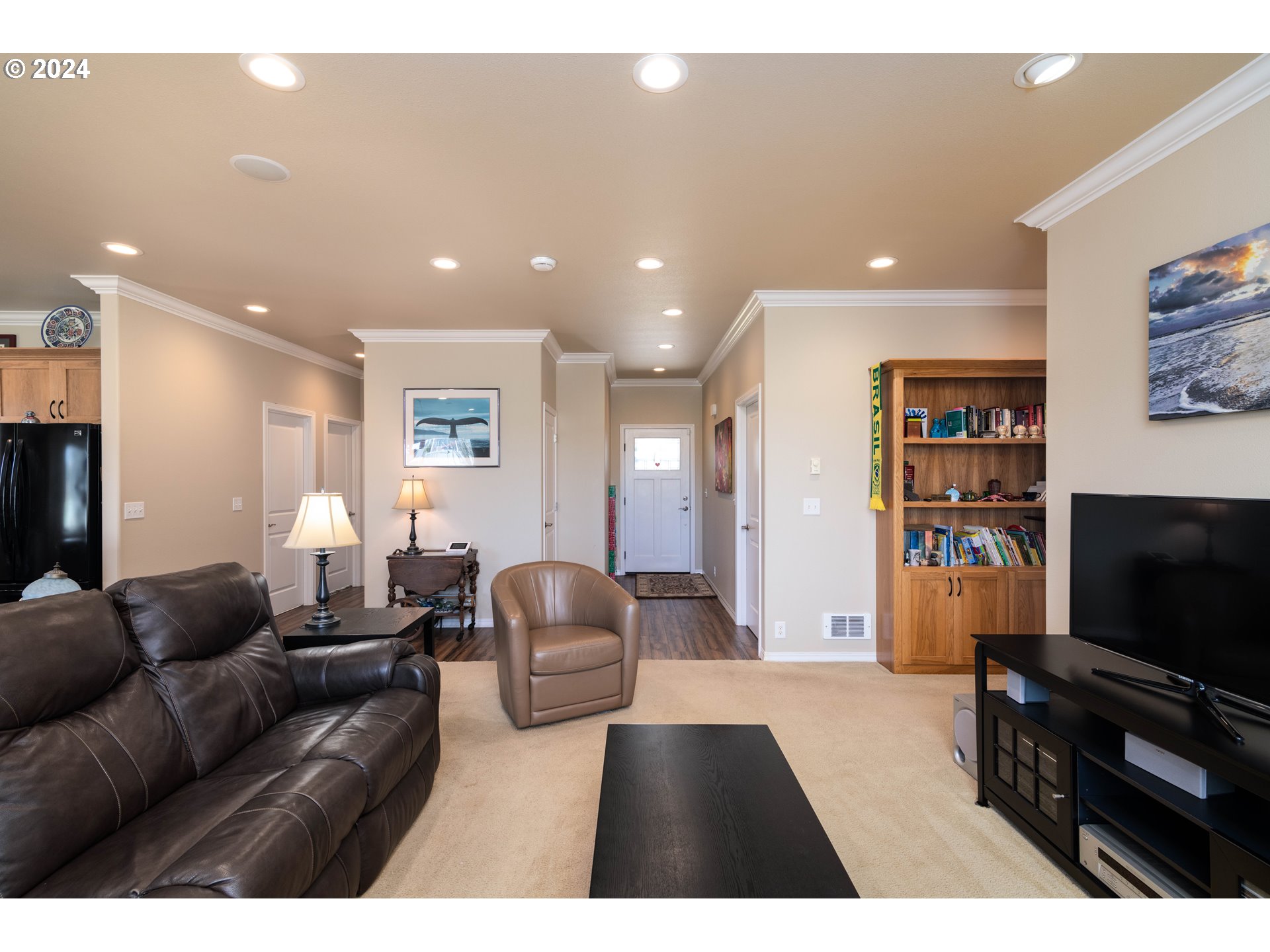 2375 Arthur Drive Reedsport, OR 97467 - Photo 6 of 35 Living Room/Entrance
