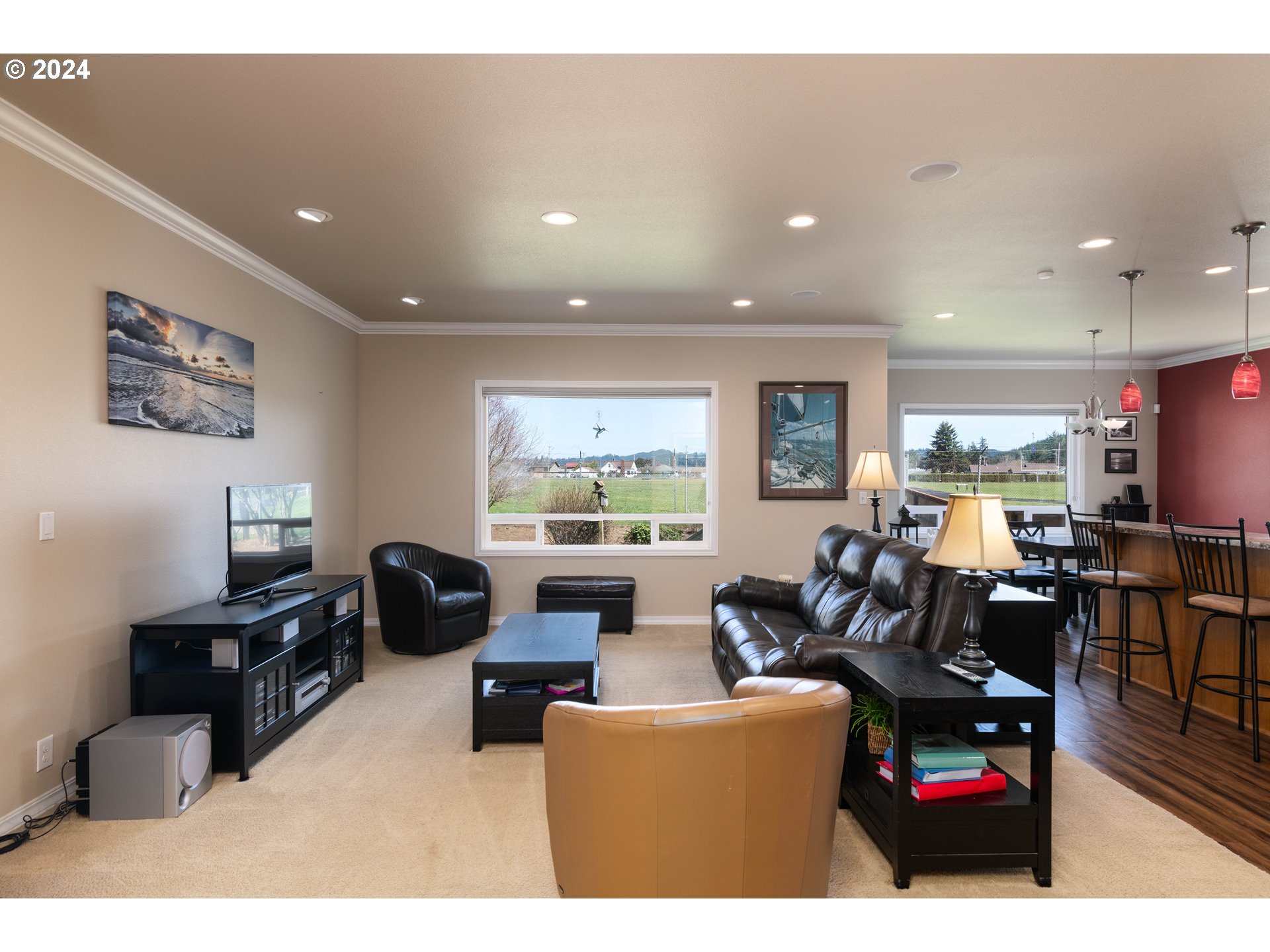 2375 Arthur Drive Reedsport, OR 97467 - Photo 7 of 35 Living Room