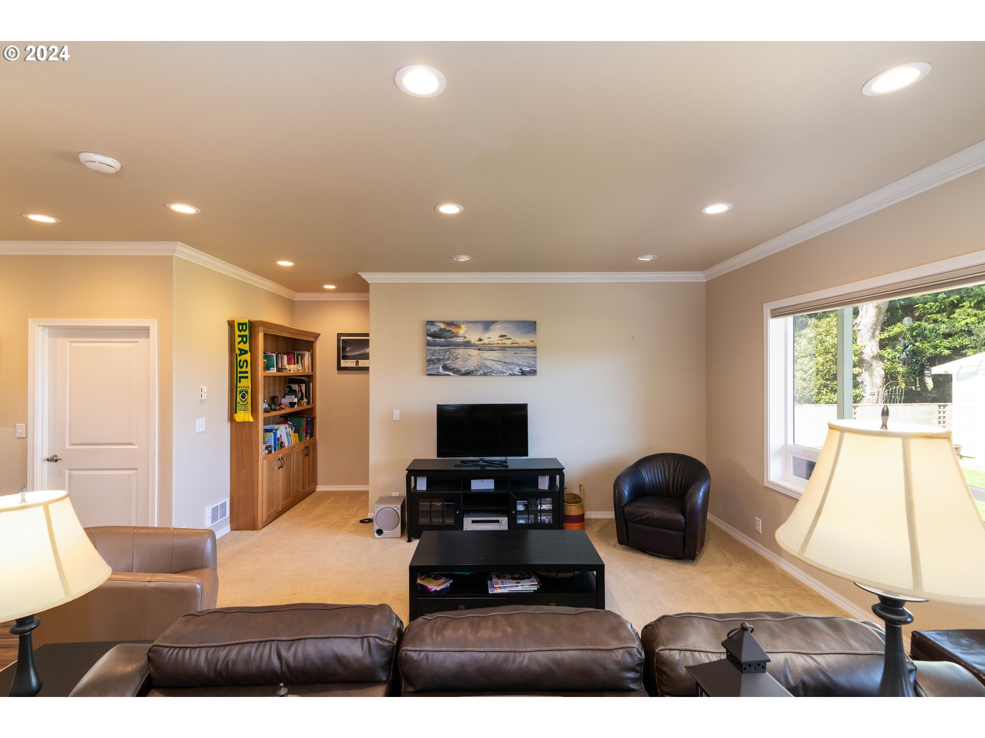 2375 Arthur Drive Reedsport, OR 97467 - Photo 8 of 35 Living Room